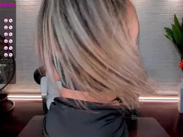 Live sex webcam photo for ChloeManson #261723191