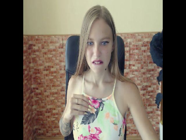 Live sex webcam photo for SshyTeen #254391338