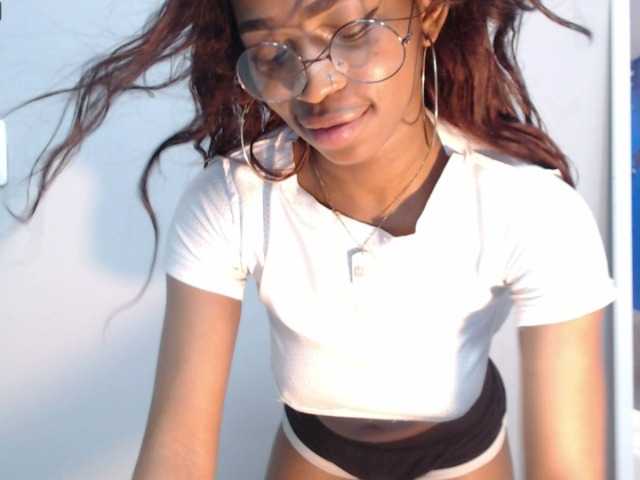 Live sex webcam photo for roxyjordan #241326869