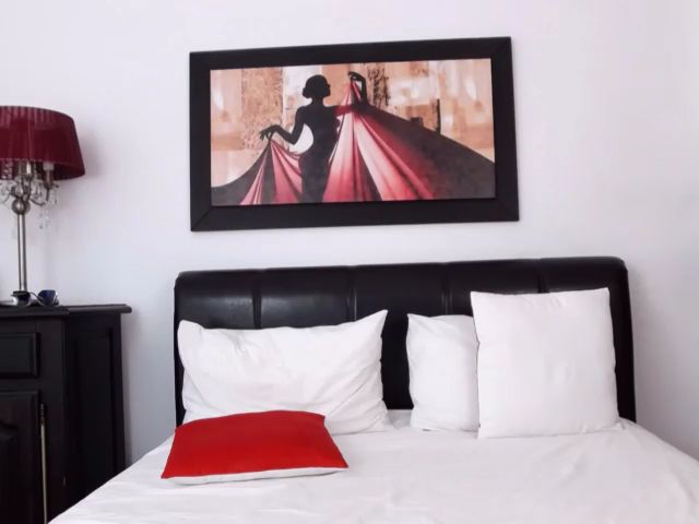 Live sex webcam photo for InnaHottyX #264799754