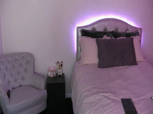 Live sex webcam photo for MeganMaxine #255210824