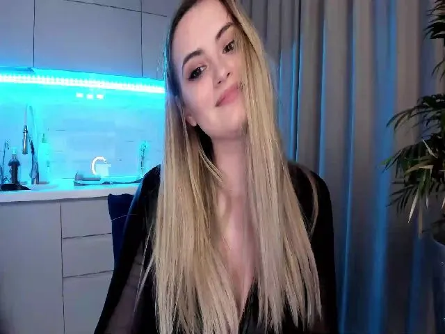 Live sex webcam photo for InsatiableFox #261357860