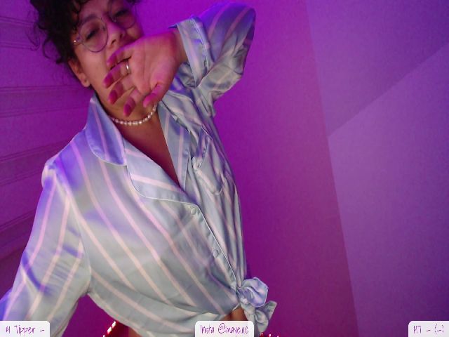 Live sex webcam photo for Isabela_1 #264745781