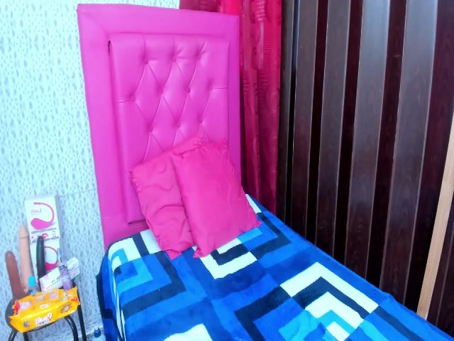 Live sex webcam photo for laura_1_ #253499184