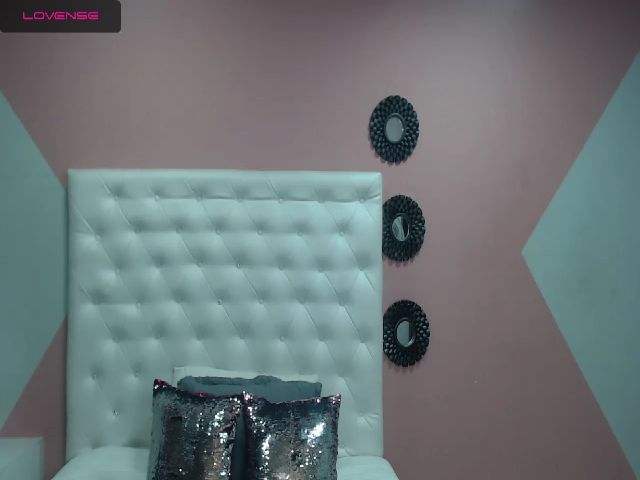 Live sex webcam photo for Valeria_Fox1 #258133707