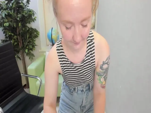 Live sex webcam photo for StunningKelly #252904877