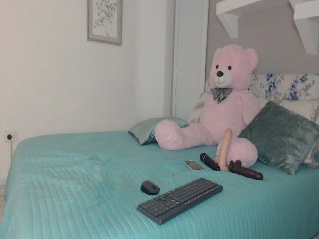 Live sex webcam photo for AliceFox0 #258756901