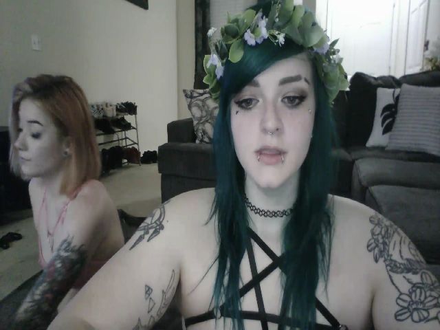 Live sex webcam photo for FloraSky #262980226