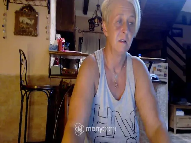 Live sex webcam photo for PinkLillyRose #254247185