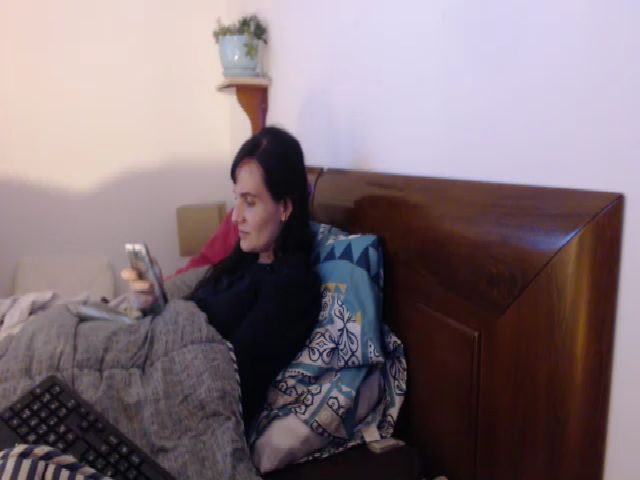 Live sex webcam photo for isabellazee2 #257267906