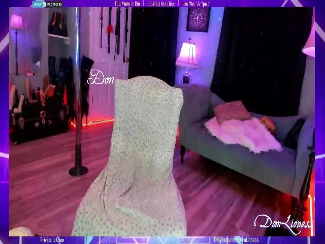 Live sex webcam photo for DomLioness #257379912