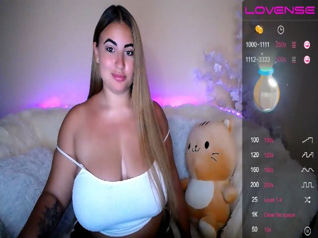 Live sex webcam photo for HarleyQuinnX_ #256008786