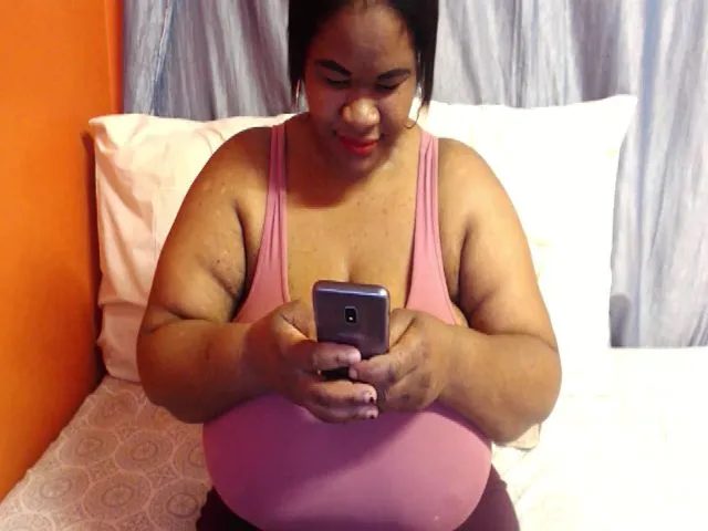 Live sex webcam photo for Sweetnozie #263579407