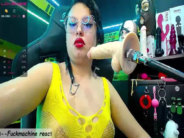 Live sex webcam photo for Rubi_slave #253322122