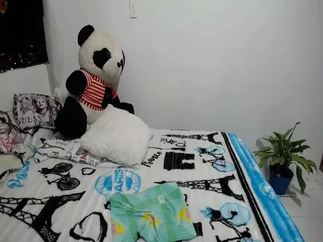 Live sex webcam photo for GracieVice #253968678