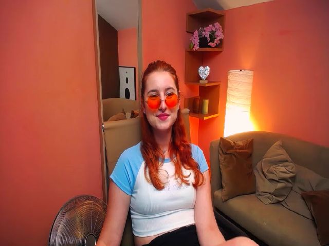 Live sex webcam photo for LunaFoxy #257597031