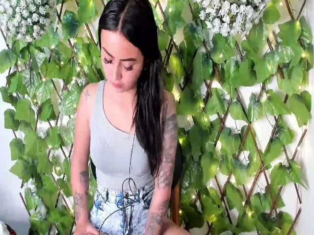 Live sex webcam photo for Holly_rosee #253210896