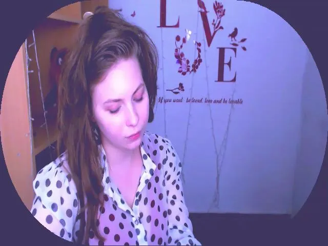 Live sex webcam photo for MollyMey #253927763