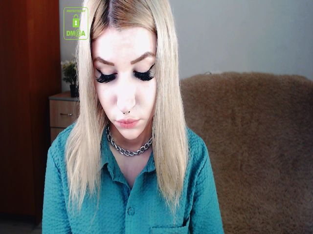 Live sex webcam photo for Alison_Moonli #253943966