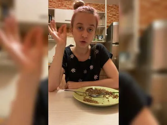 Live sex webcam photo for KiraLiLime #287989940