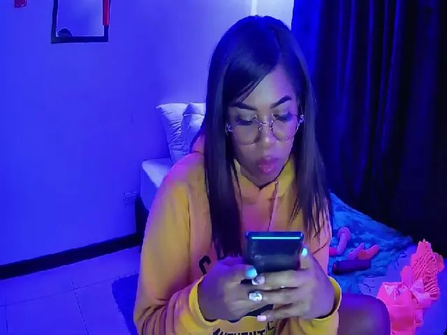 Live sex webcam photo for Brandyebony #254734220