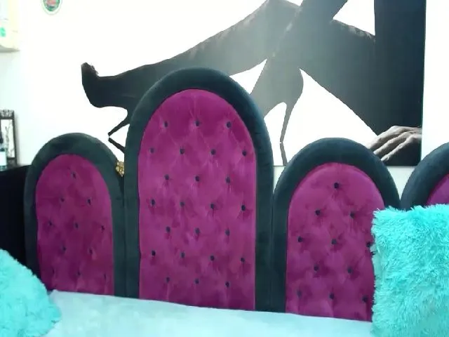 Live sex webcam photo for FunMichelleX #252360992