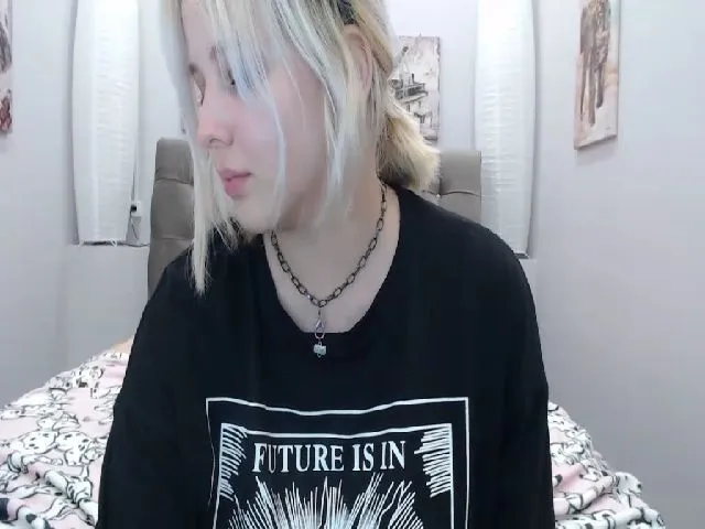 Live sex webcam photo for Helokit #253053975