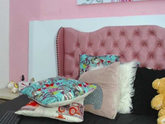 Live sex webcam photo for Esmeralda-M #241173895