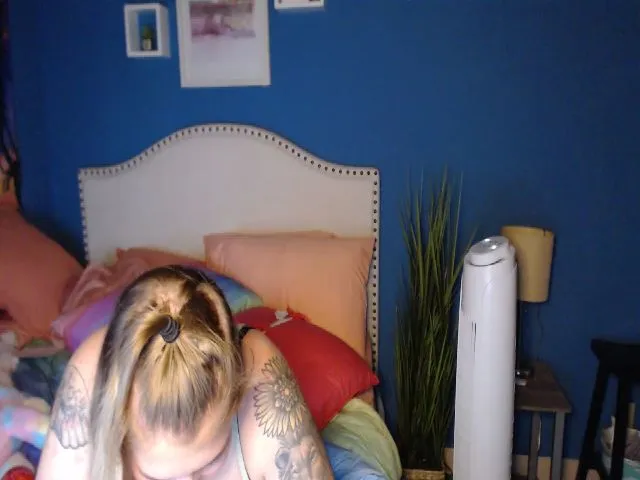 Live sex webcam photo for SnowWhiteXxxx #265291004