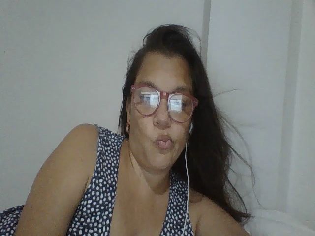 Live sex webcam photo for SweetLola01 #259066188