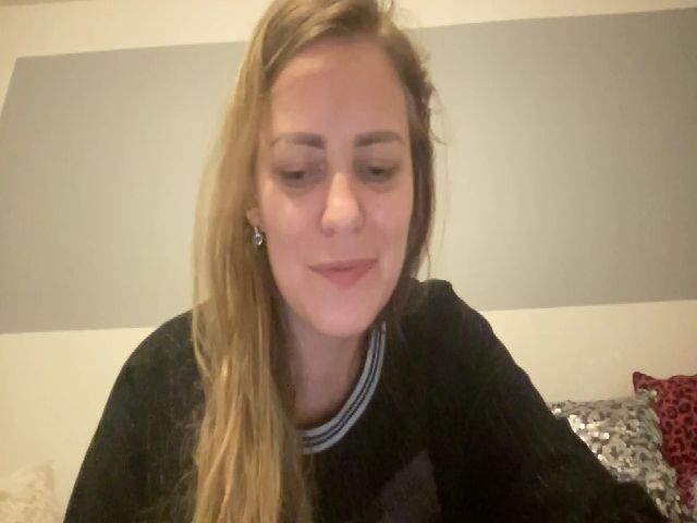 Live sex webcam photo for AnnaDiamond1 #287889178