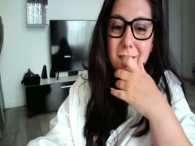 Live sex webcam photo for SILKYWOMAN #260078419