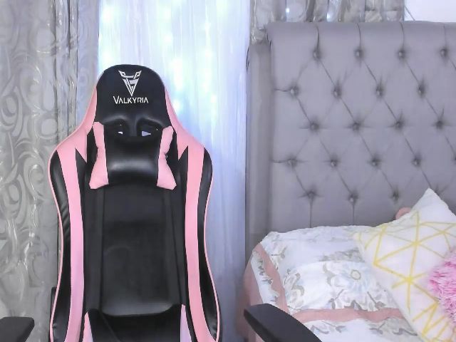 Live sex webcam photo for Candace18x #254678437