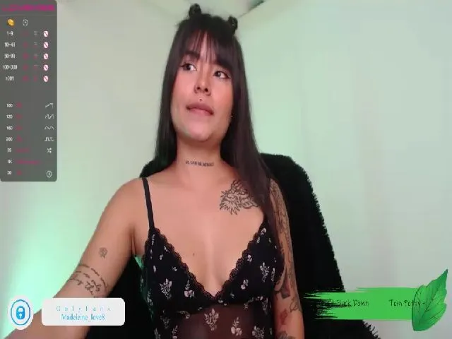 Live sex webcam photo for MadelinLove #260332449