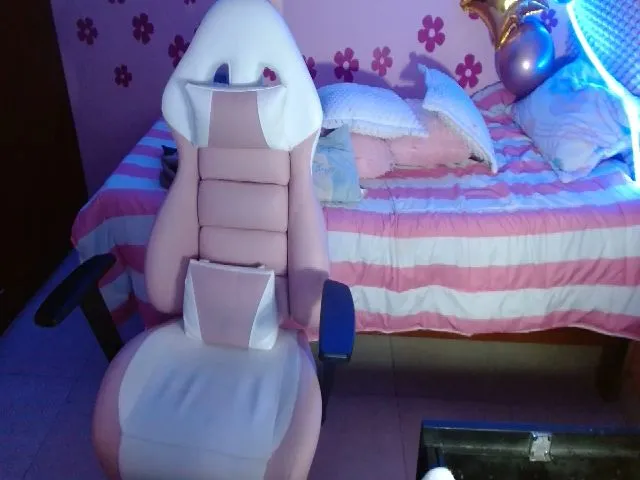 Live sex webcam photo for Karinadirtxx #255935110