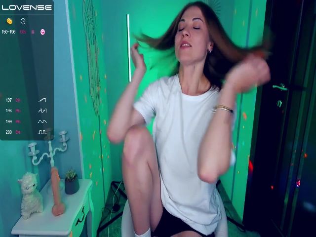 Live sex webcam photo for LilFluffyDuck #262238323