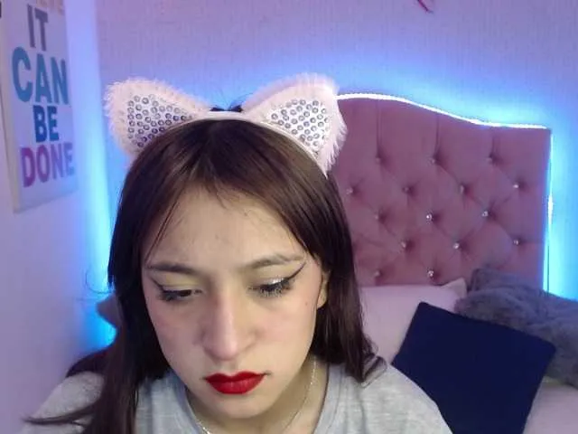 Live sex webcam photo for Kira-Watson #252493895