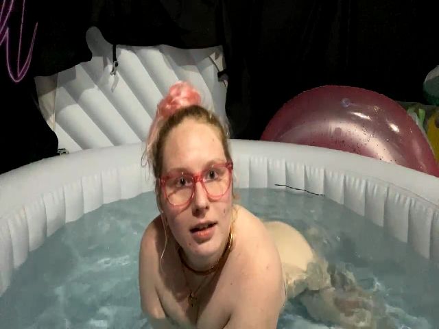 Live sex webcam photo for MsGrumpyCunt #261732576