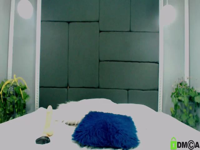 Live sex webcam photo for Polyhadid #254208737