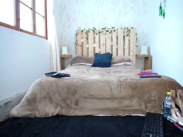 Live sex webcam photo for Sweett_t #257594084