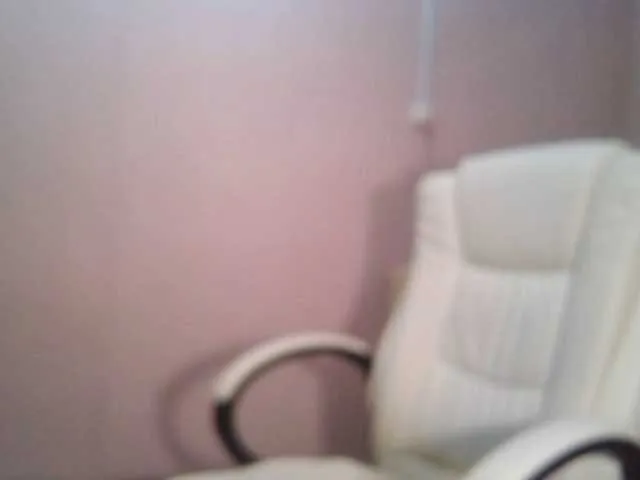 Live sex webcam photo for leeloofire #255403272