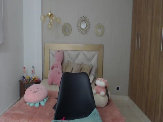 Live sex webcam photo for Emily_evans18 #257257989