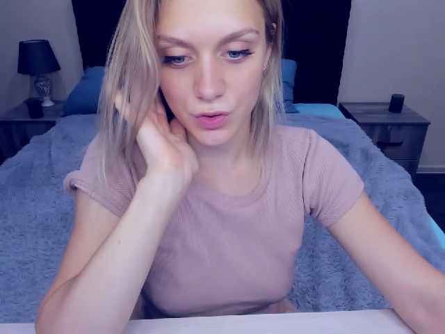 Live sex webcam photo for MeganKind #252412271