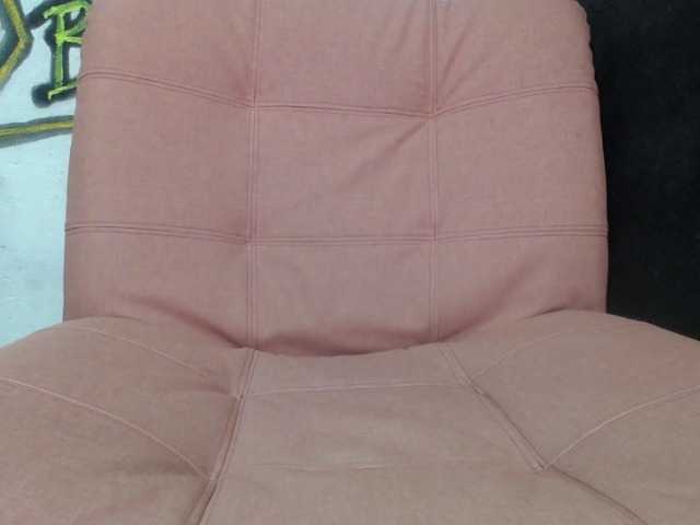 Live sex webcam photo for charlote-15 #241053820