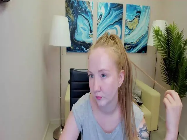 Live sex webcam photo for StunningKelly #257088092
