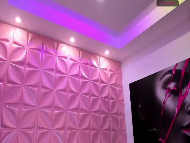 Live sex webcam photo for Andrea_T #260239245