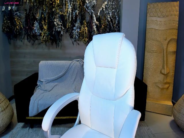 Live sex webcam photo for GiannaWatson1 #263079003