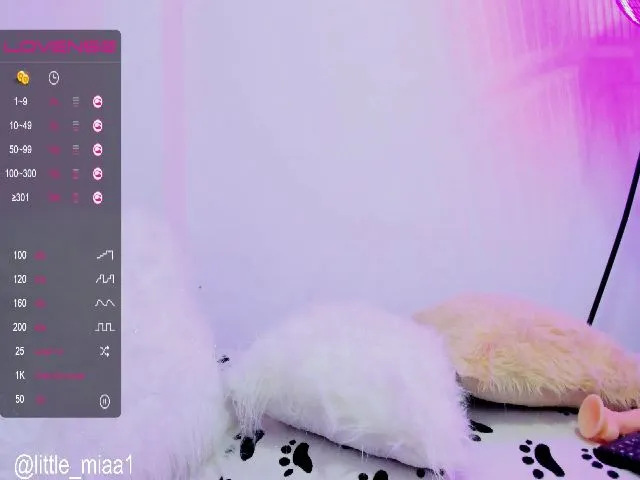 Live sex webcam photo for Little_Miaa1 #256222069