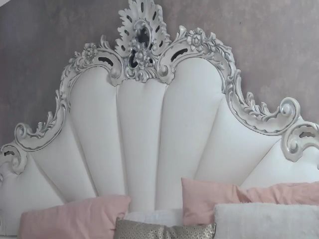 Live sex webcam photo for SoffyyHot #258865679