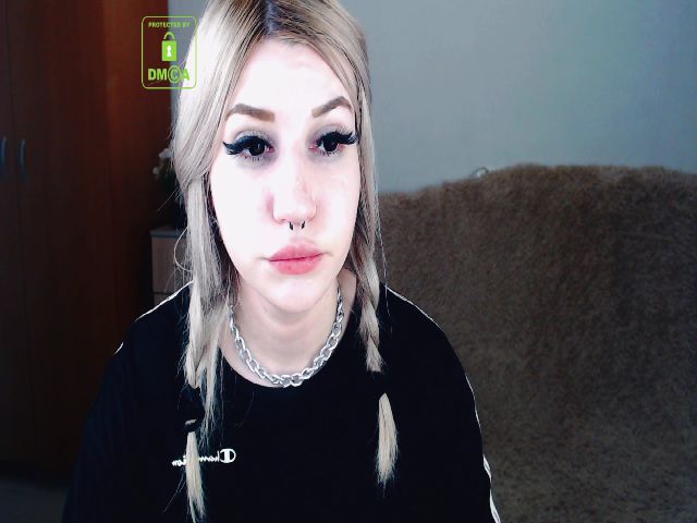 Live sex webcam photo for Alison_Moonli #252331644